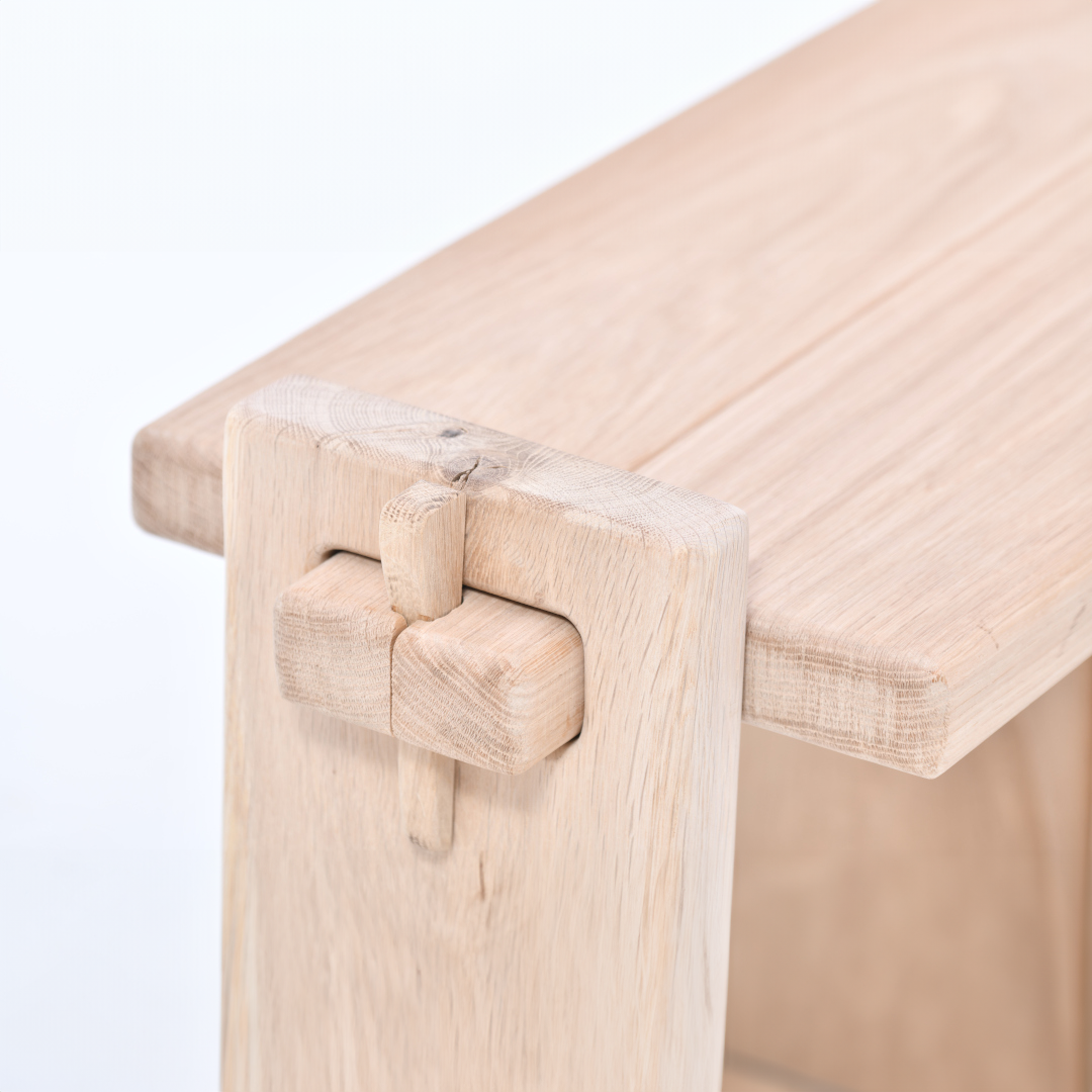 NIGHTSTAND ROYAL SPRUCE - aus massivem Fichten- oder Eichenholz, ohne Schrauben, Leim, Metallteile, Farbe-detail