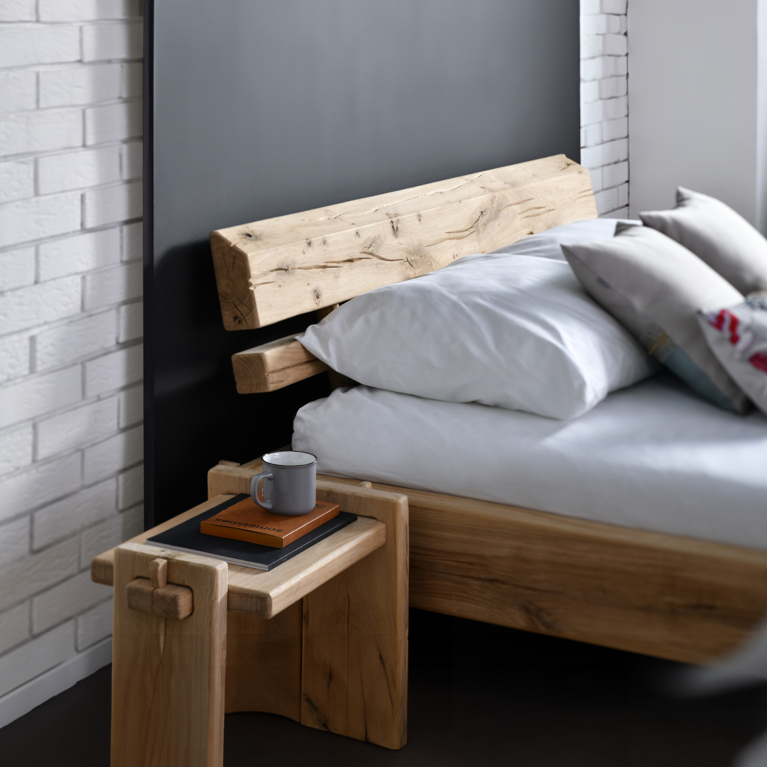 TALAS Massivholz - Bett - Das Kopfteil besteht aus Holzelementen mit harmonischen Akzenten-detail