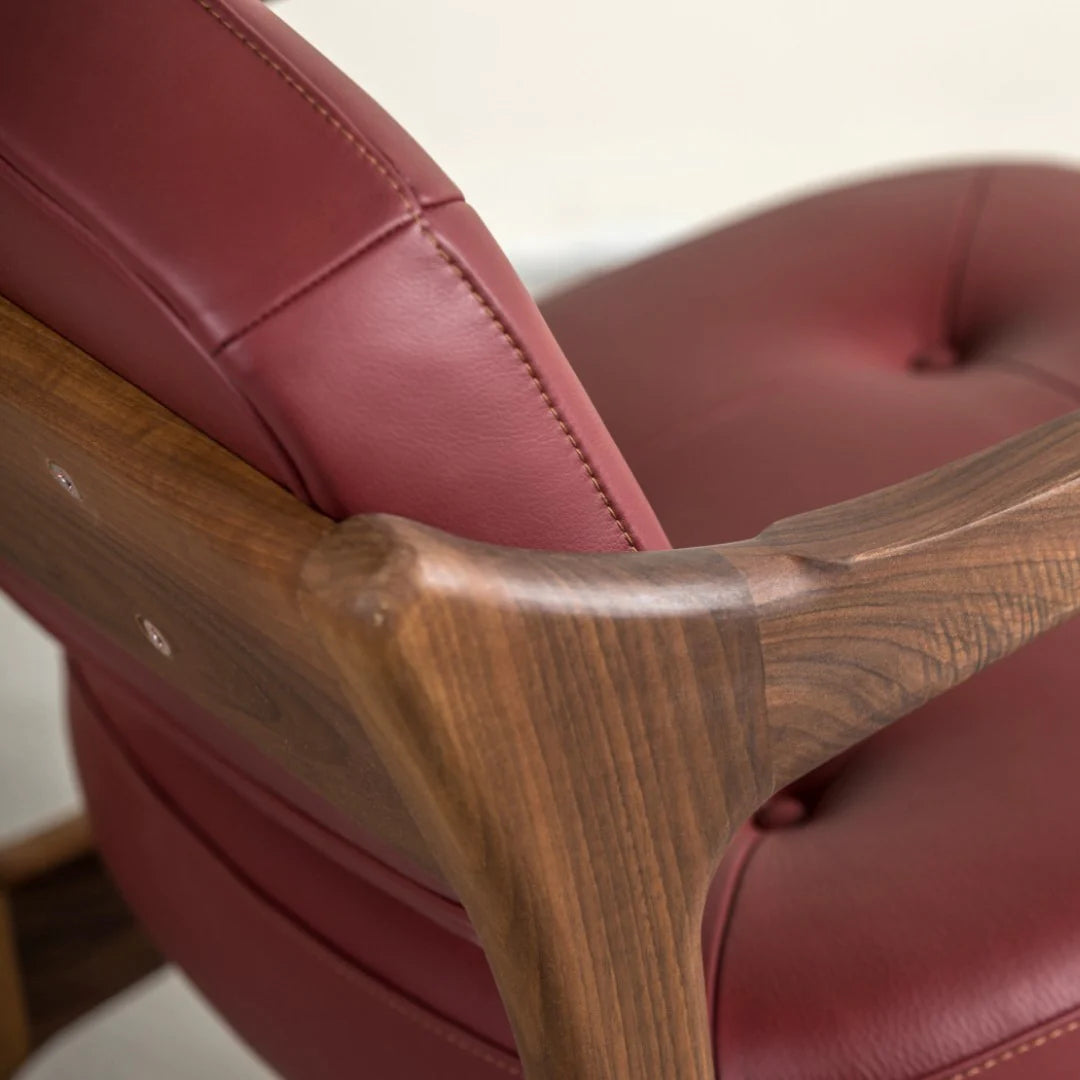 BAIA-Designer Sessel aus Massivholz Lederpolsterung-detail-nussbaum