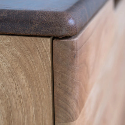 CASCIA-Details von Designer Sideboard aus Massivholz und Leder